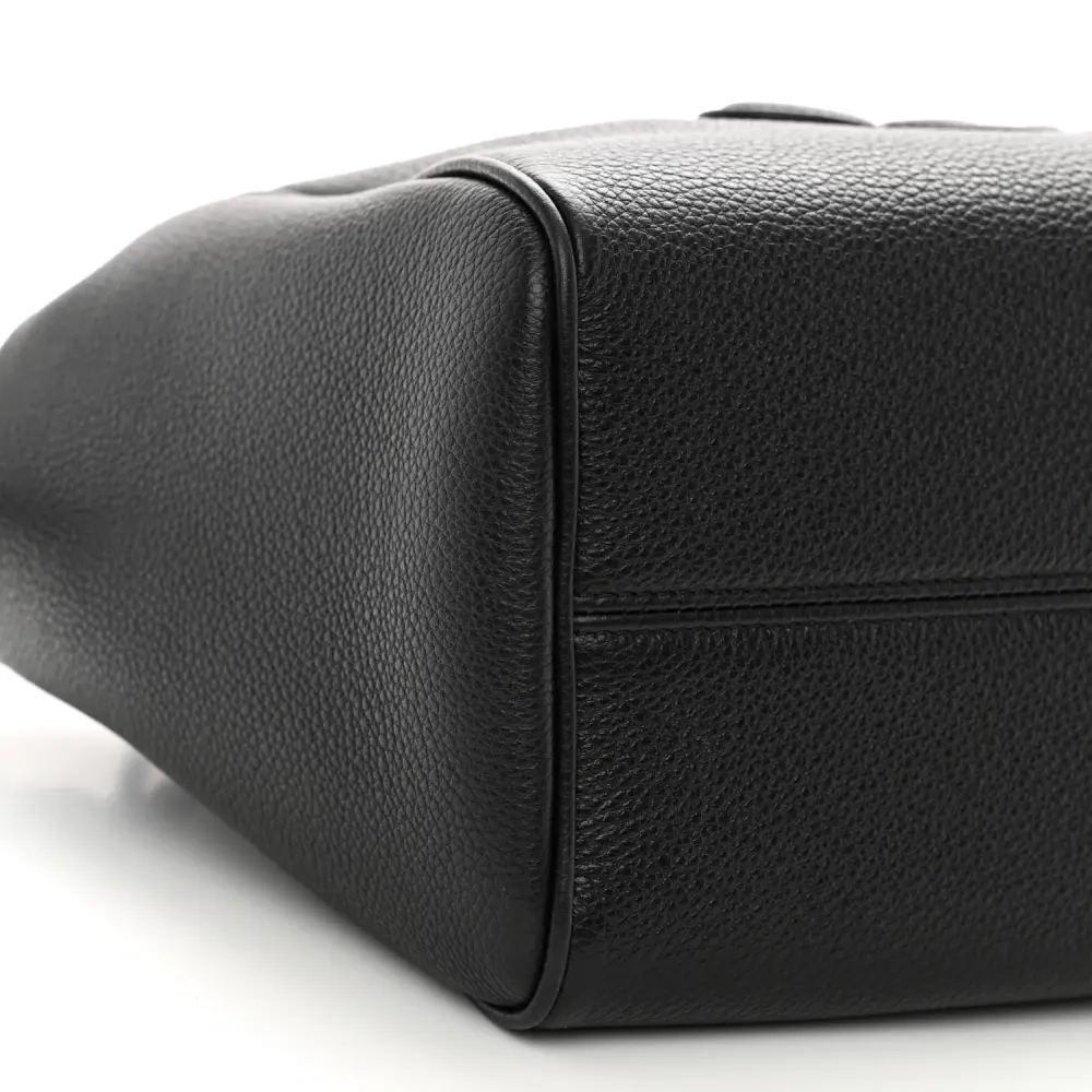Mirror Quality Replica Celine Black Calfskin Cuir Triomphe Bag - Image 4