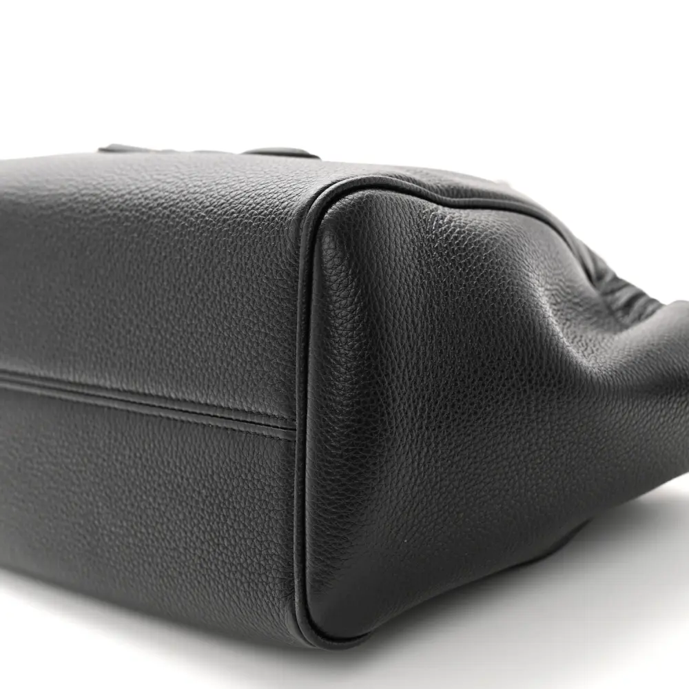 Mirror Quality Replica Celine Black Calfskin Cuir Triomphe Bag - Image 5