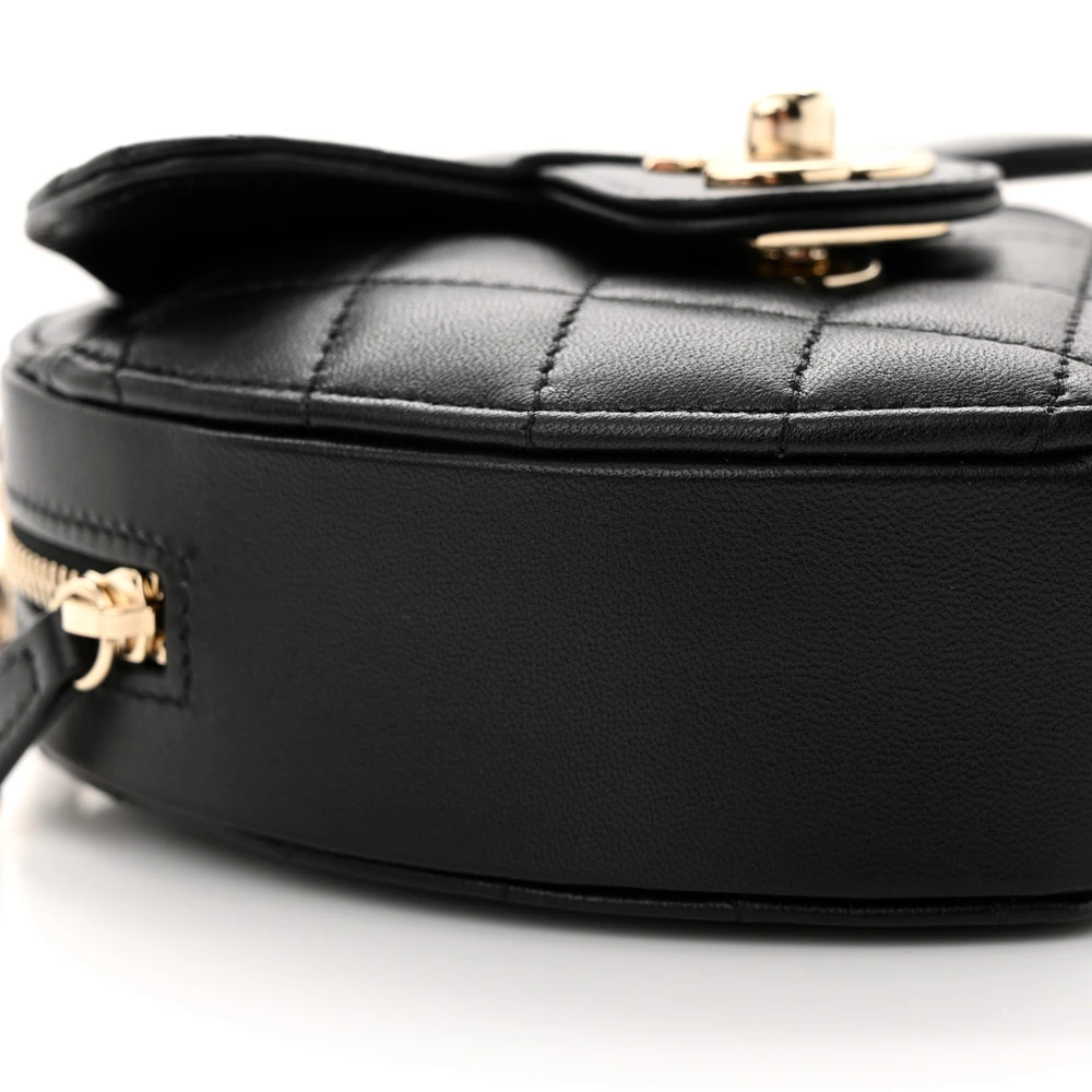Mirror-Quality Chanel Heart Clutch Replica You’ll Love - Image 5