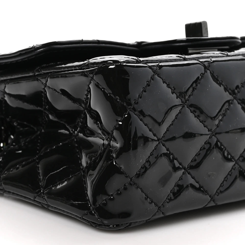 Mirror-Quality Chanel Mini Flap Replica: Quilted to Perfection - Image 5