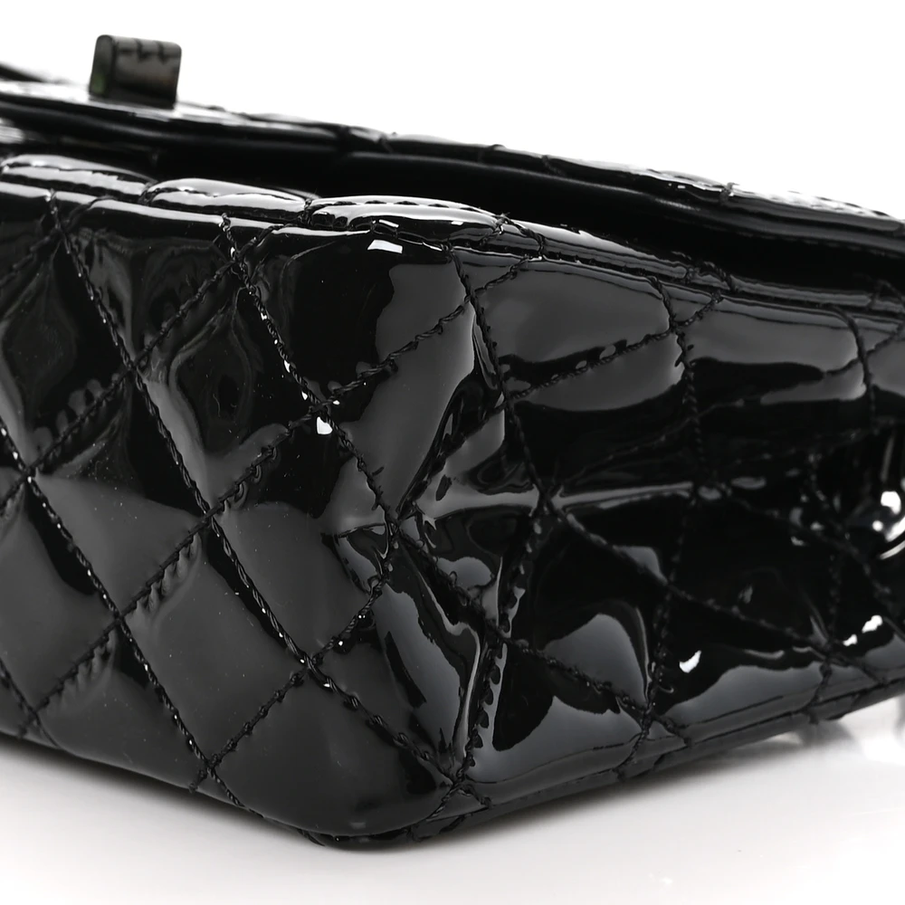 Mirror-Quality Chanel Mini Flap Replica: Quilted to Perfection - Image 4